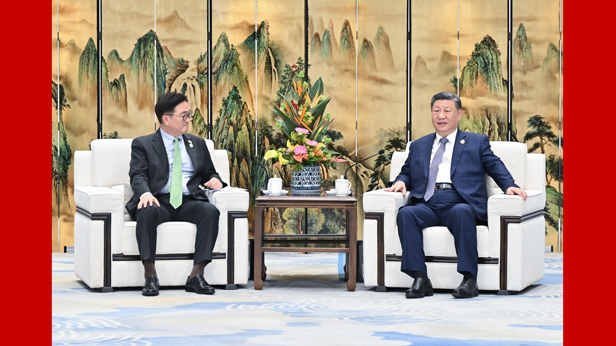 習(xí)近平會(huì)見(jiàn)韓國(guó)國(guó)會(huì)議長(zhǎng)禹元植